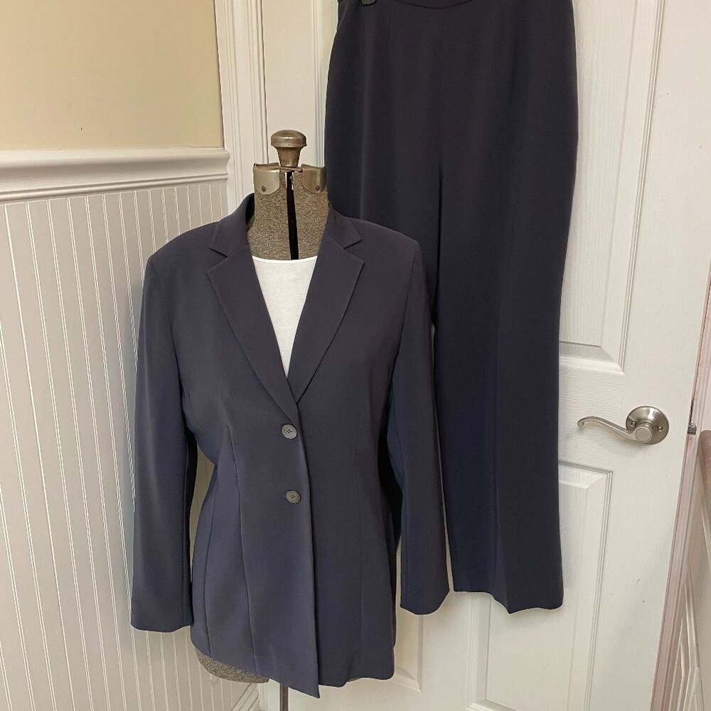 LE SUIT DARK GREY SUIT WITH JACKET AND PANTS SIZE 12